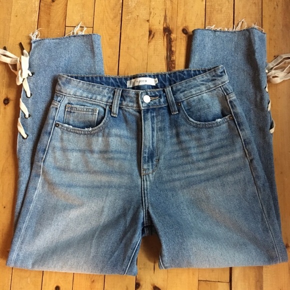 Hidden Tracey High Rise Lace Cropped Frayed Denim Jeans - Picture 2 of 7